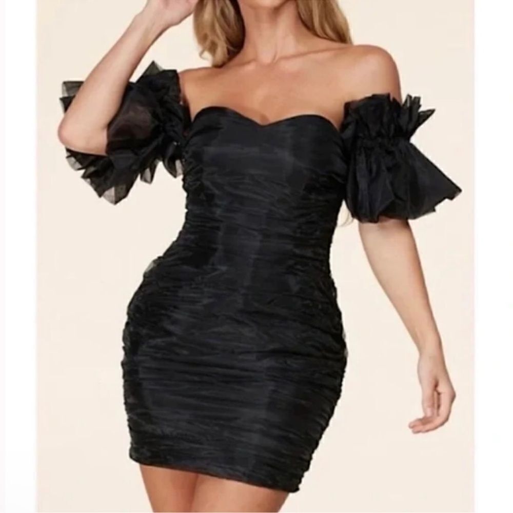 Latiste Black Mini Off The Shoulder
Dress(Size Medium)